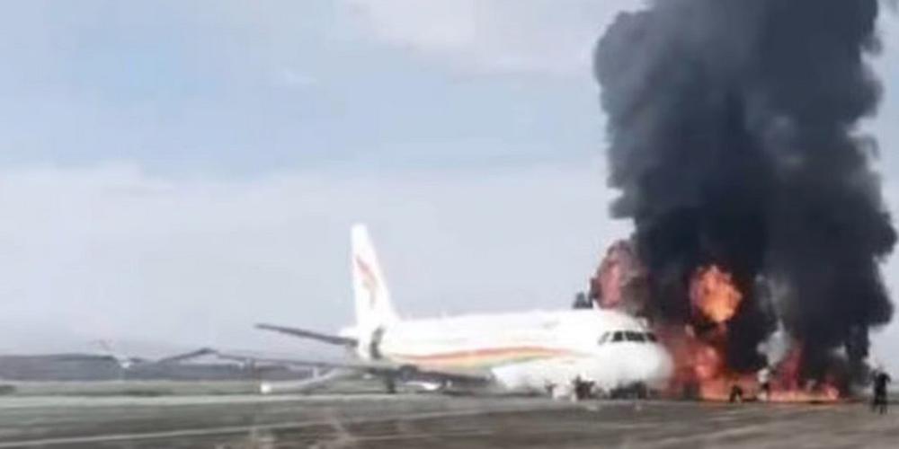 L’avion de la compagnie chinoise Tibet Airlines est sorti de piste avant de prendre feu à l’aéroport international de Chongqing.