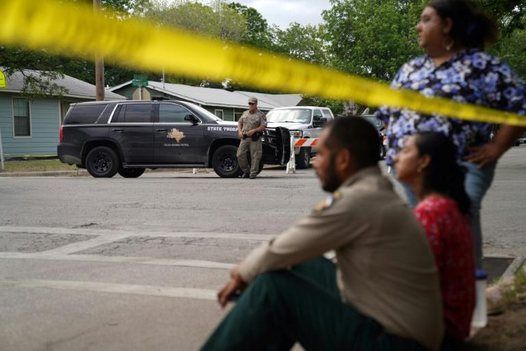 Un garçon de 18 ans a pénétré dans l'école primaire Robb, à Uvalde, une ville située entre San Antonio et la frontière mexicaine.