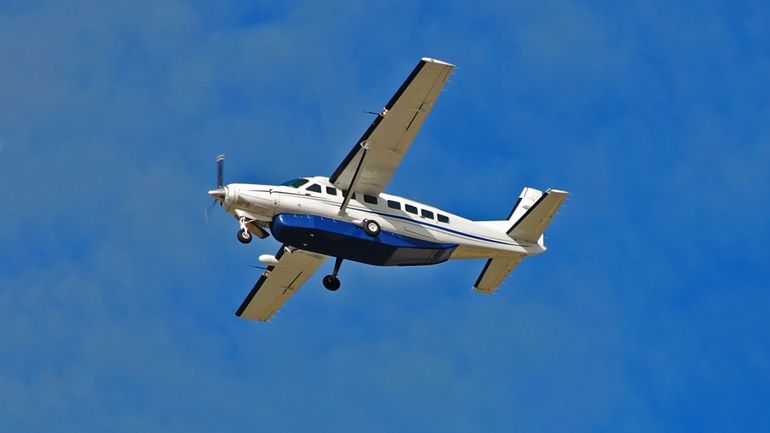 Aux Etats-Unis, un passager à bord d’un Cessna 208 Caravan a réussi à poser l’appareil sur l’aéroport international de Palm Beach ce 11 mai, après que le pilote, qui ne se sentait pas bien, est tombé en syncope.