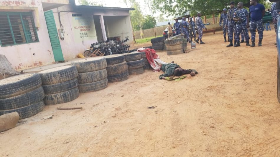 un poste de Police de Dassari, situé dans la commune de Matéri, dans le Nord Bénin a été la cible d’une nouvelle attaque dans la nuit de ce samedi 25 au dimanche 26 juin 2022.