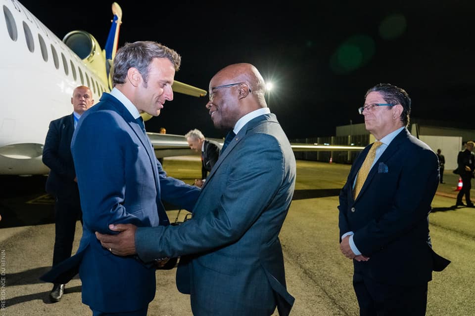 Après le Cameroun, Emmanuel Macron est arrivé au Bénin ce mardi 26 juillet 2022