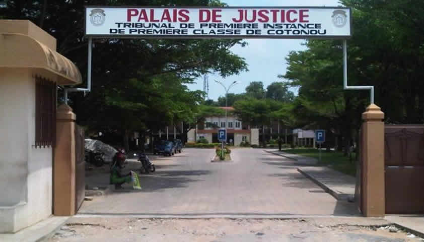 Procès des 4 décès survenus au service de réanimation du CNHU/HKM le 7 octobre dernier après une coupure, s’ouvre ce mardi 25 octobre 2022 au tribunal de Cotonou : Le juge rejette la demande de mise en liberté des 4 prévenus
