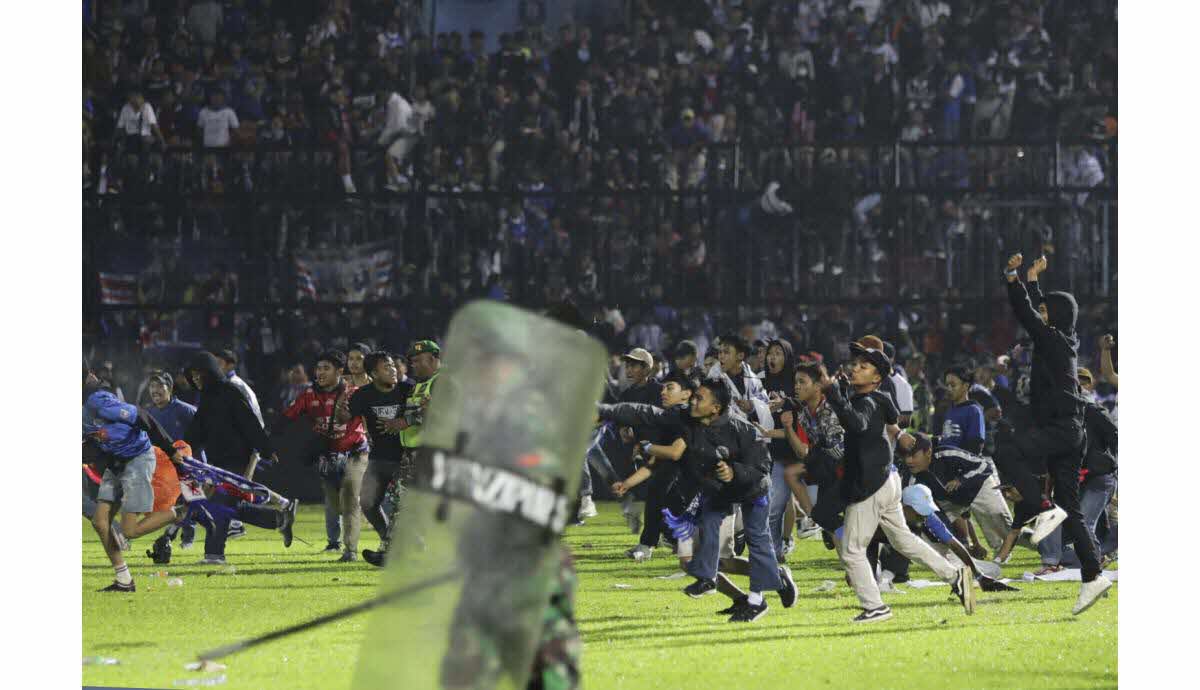 174 morts et 160 blessés sur un terrain de football en Indonésie