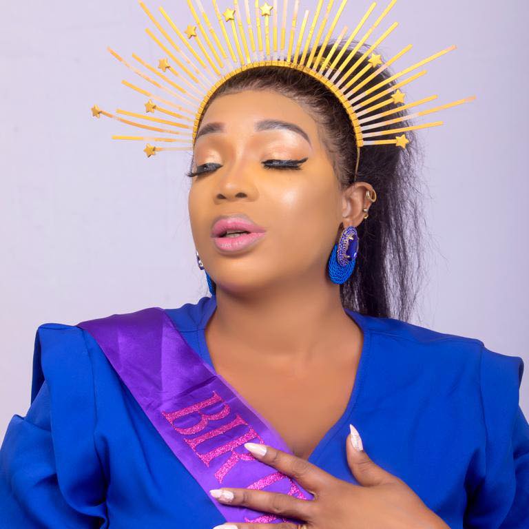 Madjene Fitini, chanteuse ivoirienne : « Je suis célibataire… les trucs copain-copine, c’est trop stressant»