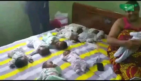 Cameroun : une femme donne naissance à 9 bébés