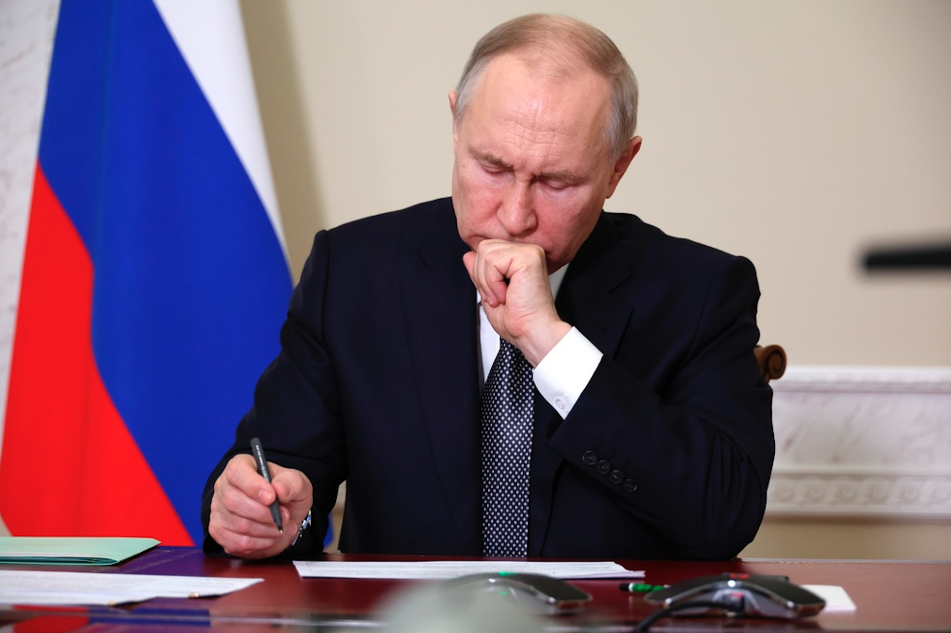 Poutine signe un décret qui oblige les membres des groupes paramilitaires à jurer « fidélité » et « loyauté » à la Russie